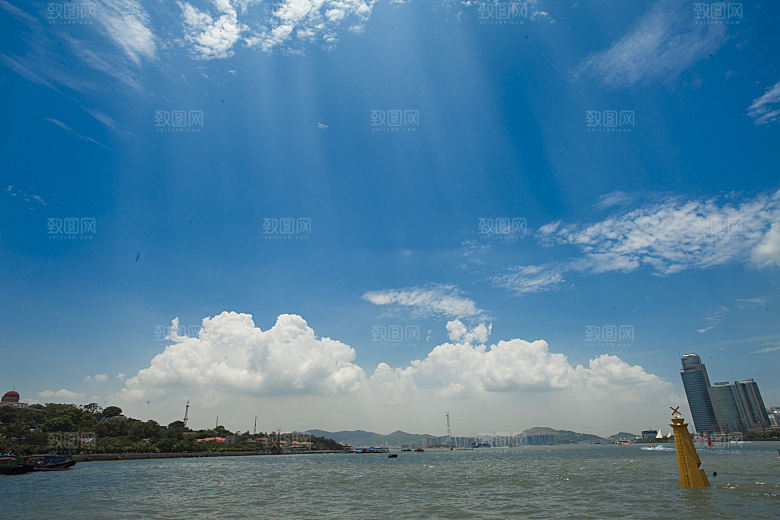 蓝天白云草地天空