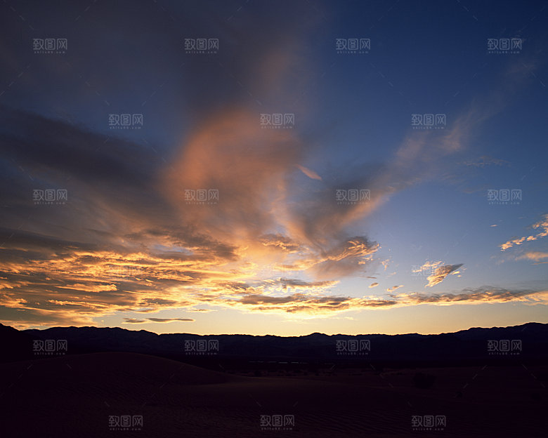 傍晚天空云层云朵云海黄昏晚霞夕阳