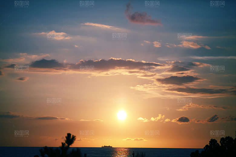 傍晚天空云层云朵云海黄昏晚霞夕阳