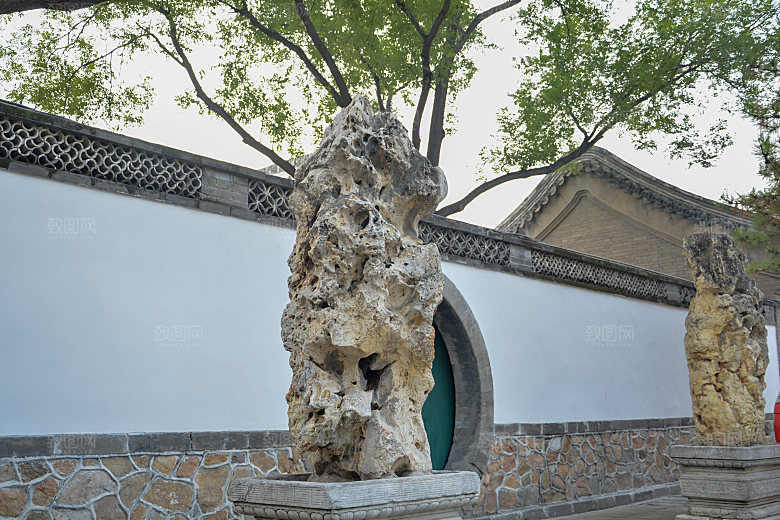 秋天颐和园公园林荫道