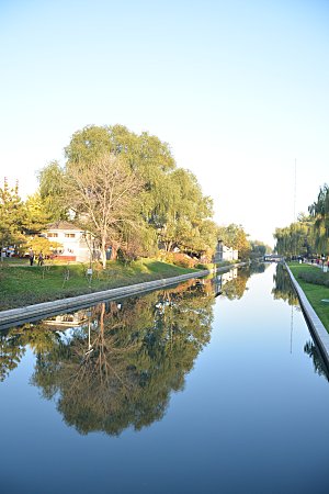 城市公园秋天风景