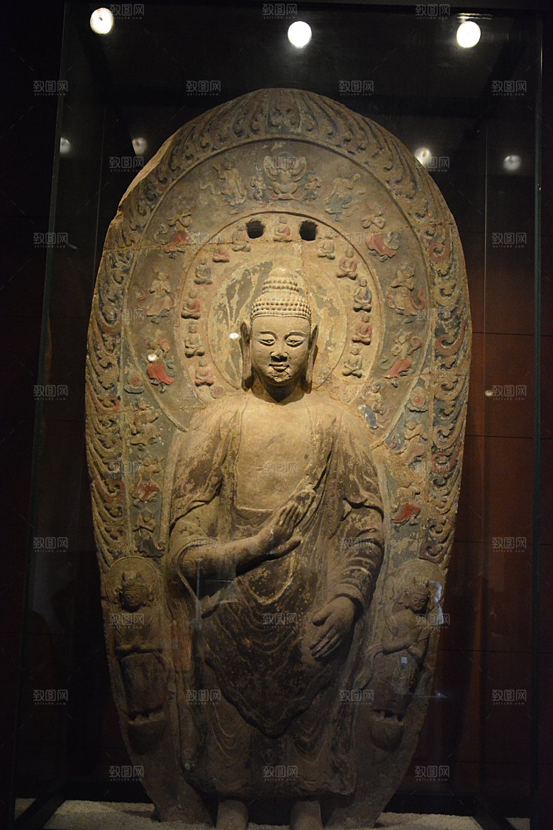 博物馆展出的镀金佛像