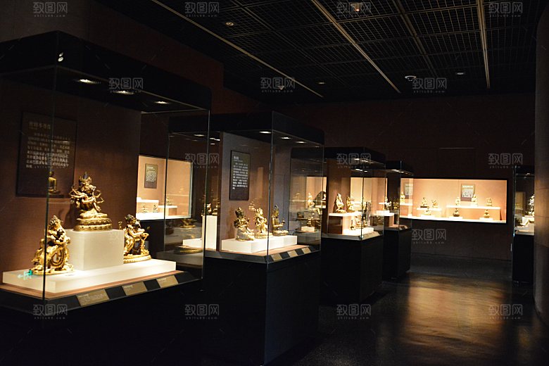 博物馆展出的镀金佛像