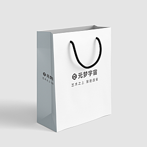 白色纸质手提袋样机右侧展示
