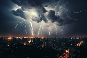 暴雨闪电城市极端天气摄影图