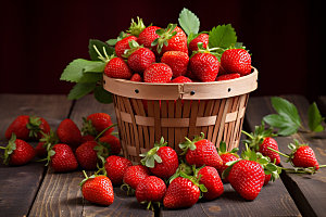 草莓春季上新水果摄影图