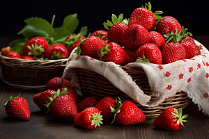 草莓春季上新水果摄影图