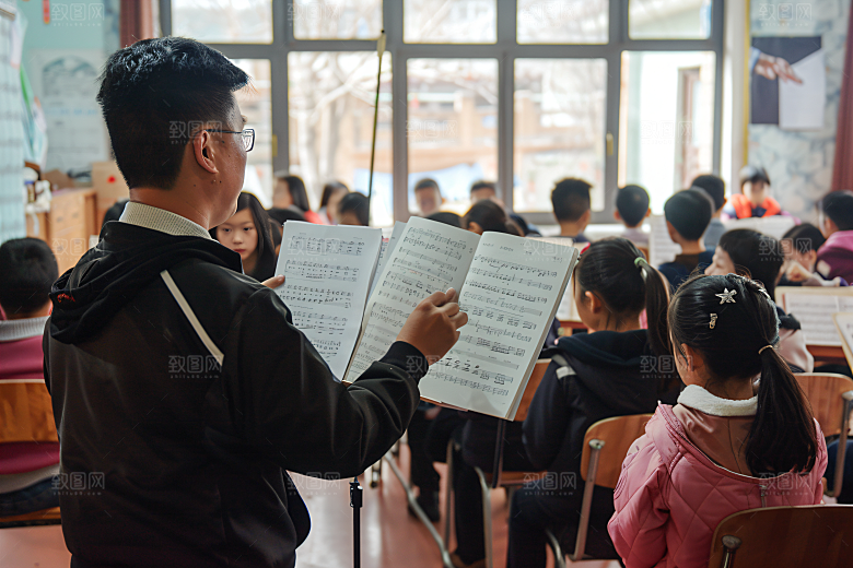 声乐课音乐课教学摄影图