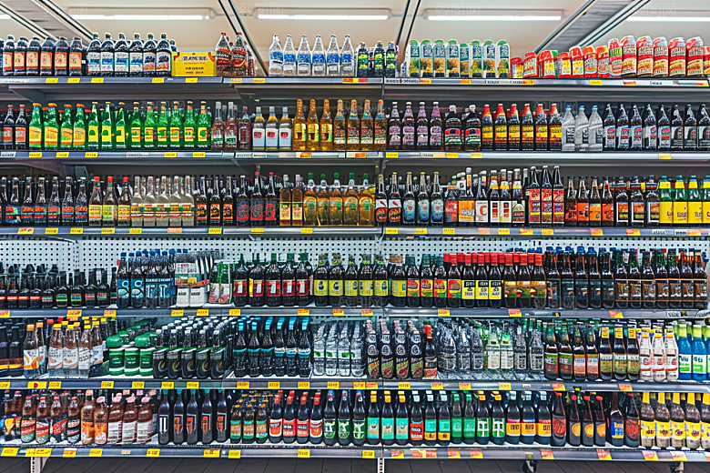 超市货架商品便利店摄影图