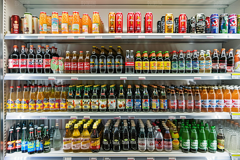 超市货架食品场景摄影图