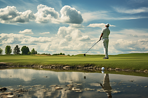 打高尔夫球运动员蓝天白云草地摄影图