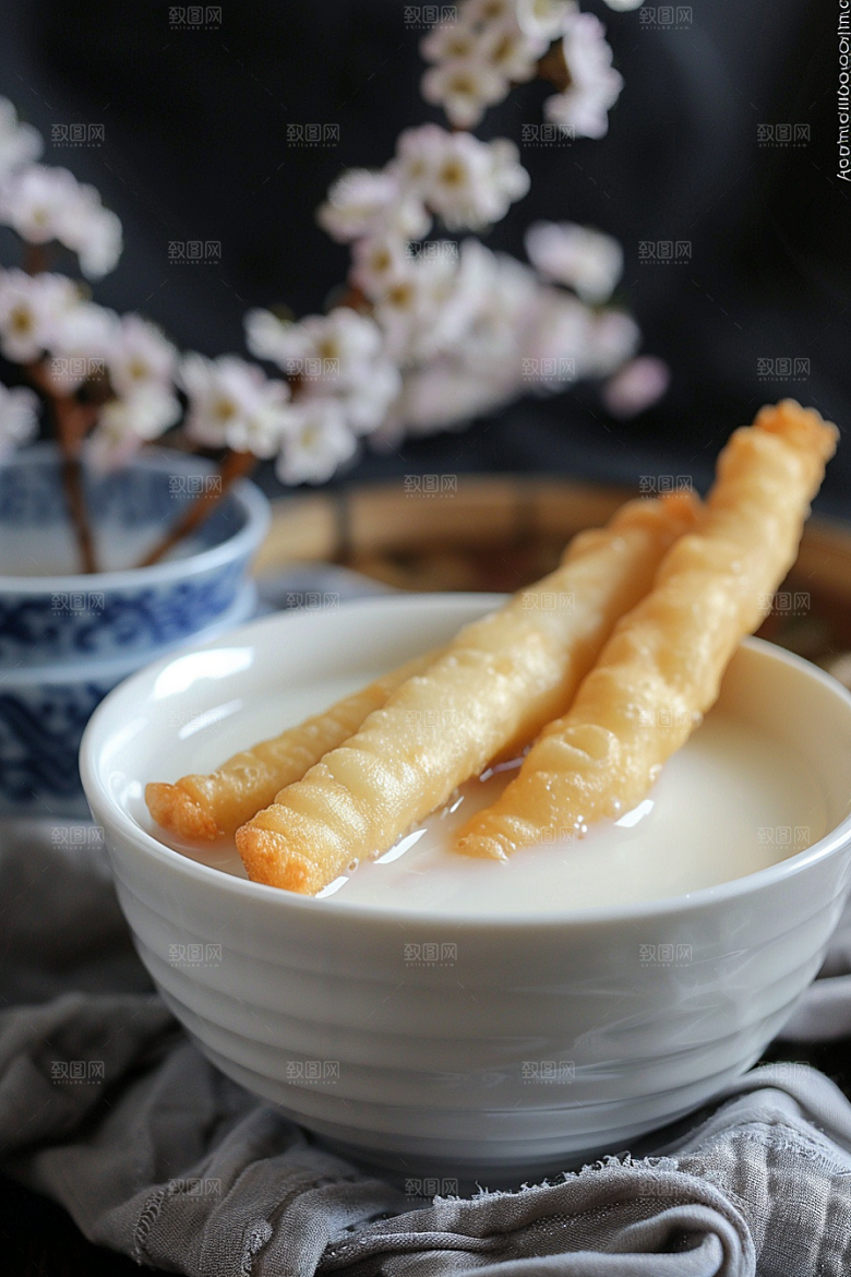 豆浆豆奶玻璃瓶高清摄影图