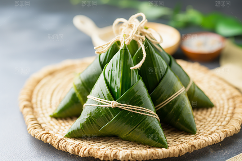 粽子包粽子传统美食摄影图