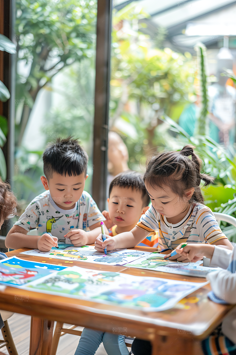儿童绘画色彩画板摄影图