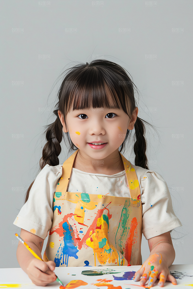 儿童绘画色彩课堂摄影图