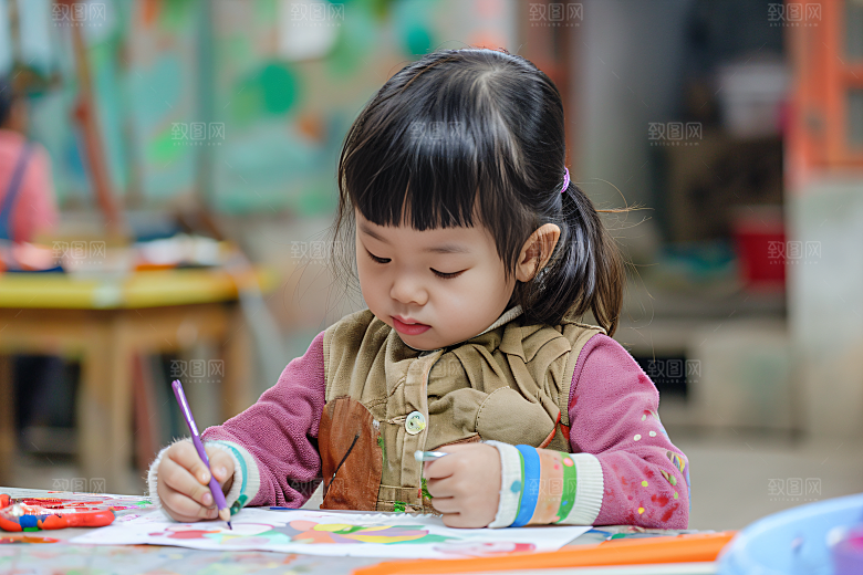儿童绘画涂鸦教学摄影图
