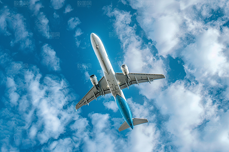 飞机飞翔白云高空摄影图