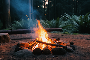 露营篝火火堆过夜摄影图