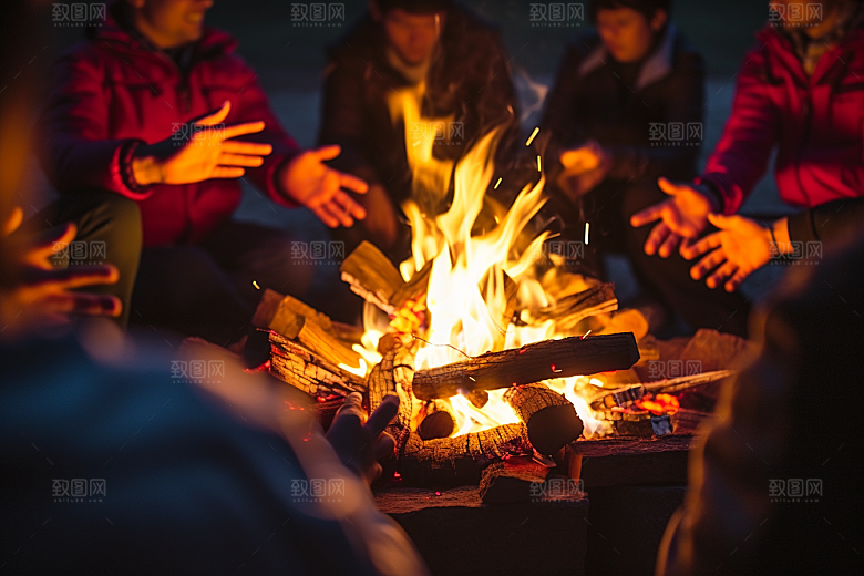 露营篝火户外山林摄影图
