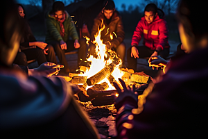 露营篝火取暖火堆摄影图