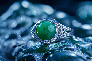 玉石珠宝绿色通透素材
