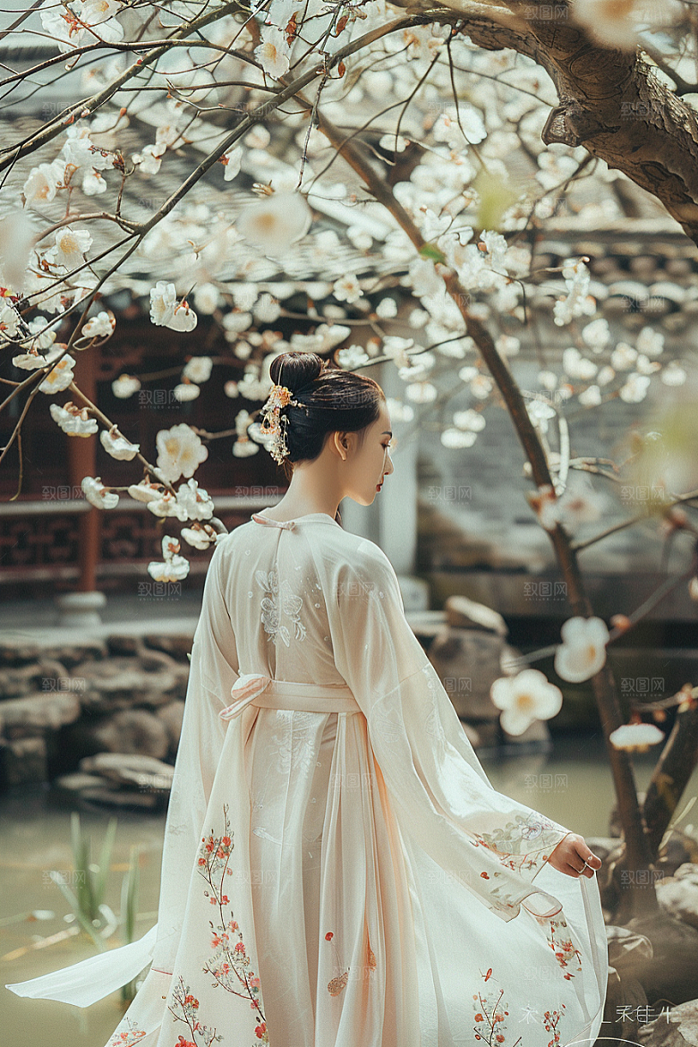 花卉汉服人物中国风浪漫摄影图
