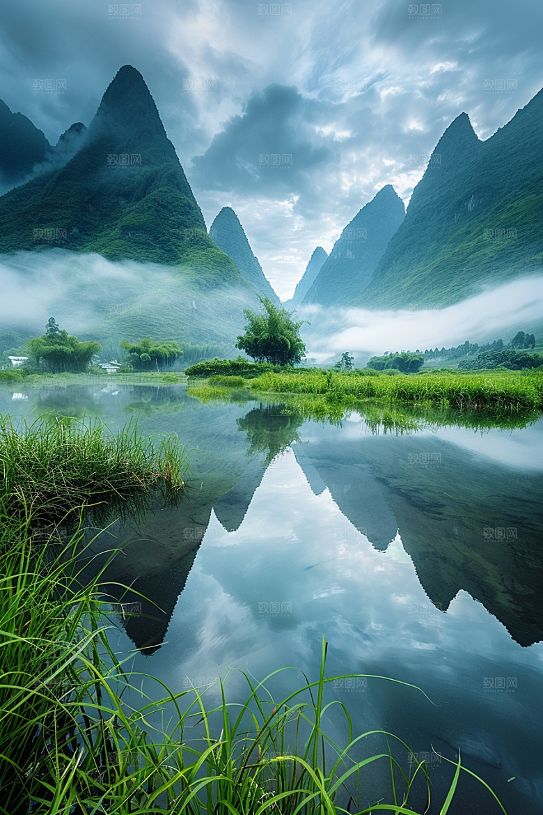 桂林山水旅游喀斯特地貌摄影图