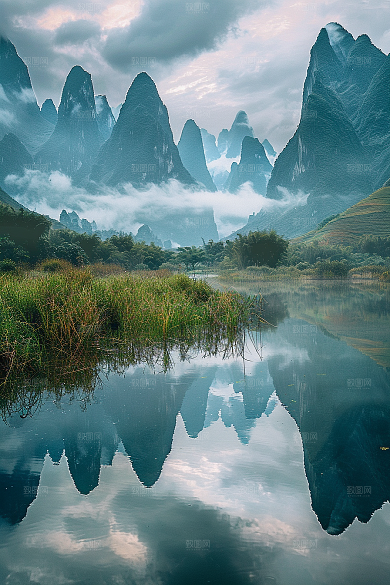 桂林山水旅游喀斯特地貌摄影图