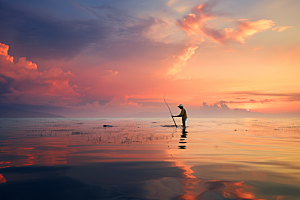 海边赶海夕阳捕捞摄影图