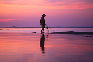 海边赶海落潮清晨摄影图