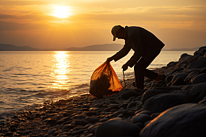 海边赶海黎明夕阳摄影图