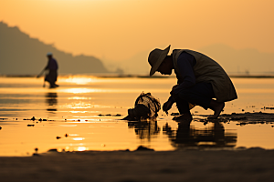 海边赶海渔获清晨摄影图