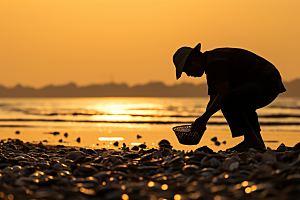 海边赶海落日余晖摄影图