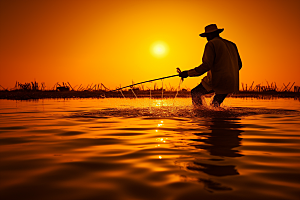 海边赶海夕阳滩涂摄影图