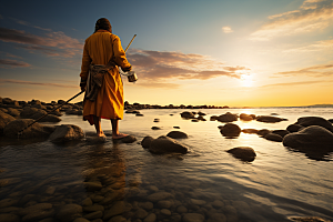 海边赶海渔获夕阳摄影图