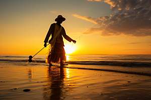 海边赶海夕阳滩涂摄影图