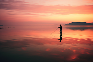 海边赶海黎明余晖摄影图