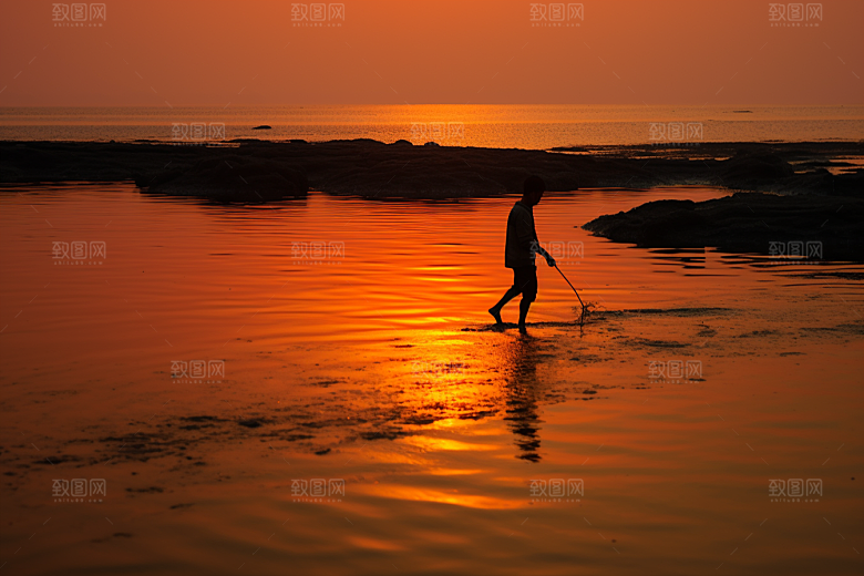 海边赶海落潮余晖摄影图
