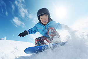 儿童滑雪小运动员可爱摄影图
