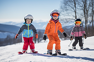 儿童滑雪小运动员锻炼摄影图