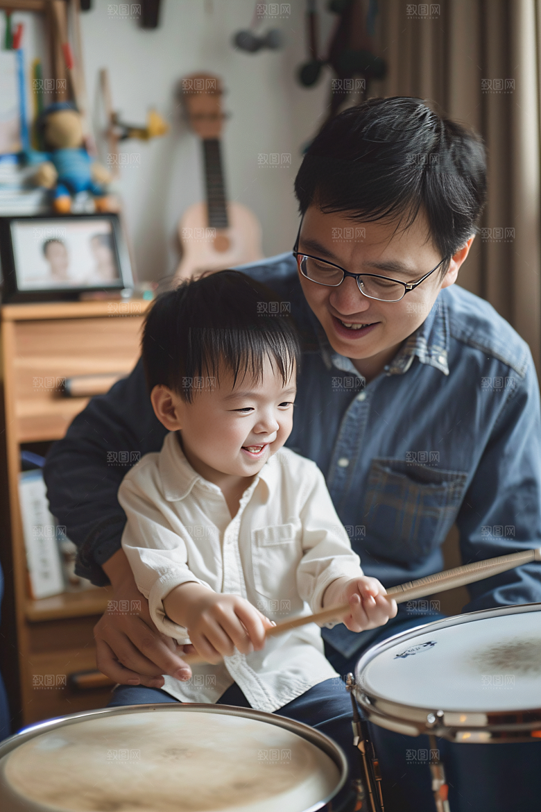 架子鼓培训音乐老师高清摄影图