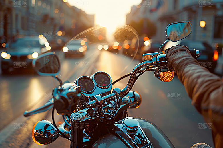 机车人物公路形象摄影图