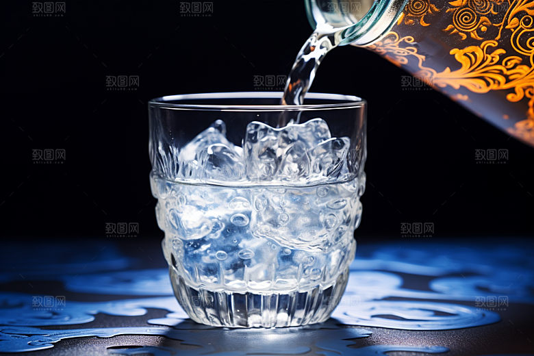 美酒畅饮酒器摄影图
