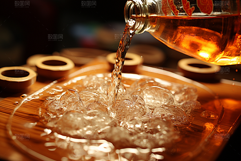 美酒畅饮酒器摄影图