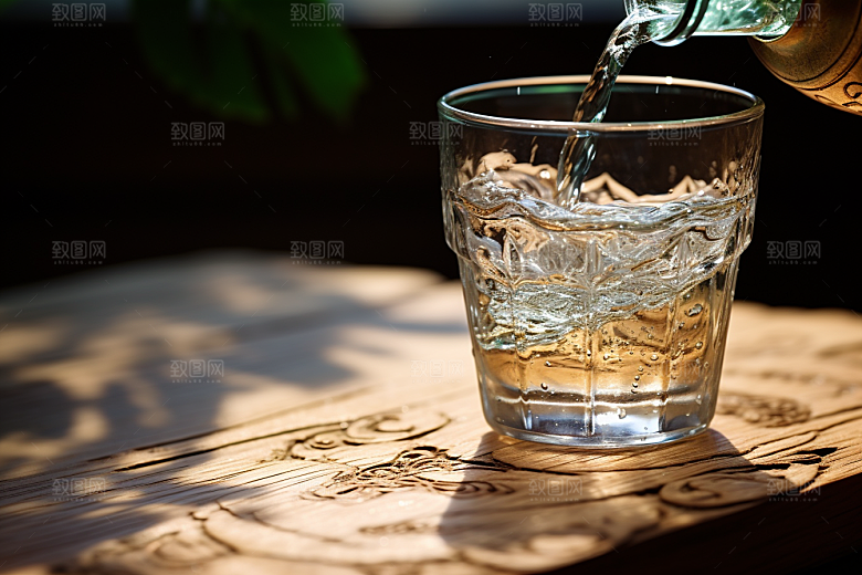 美酒酒杯畅饮摄影图