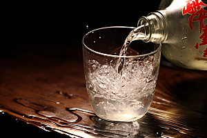 美酒酒杯酒瓶摄影图