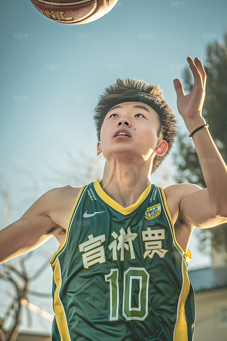 打篮球的人阳光健康摄影图