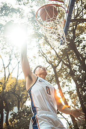 打篮球的人肖像运动摄影图