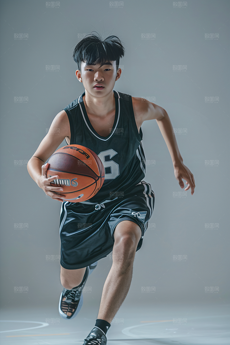 打篮球的人阳光运动摄影图