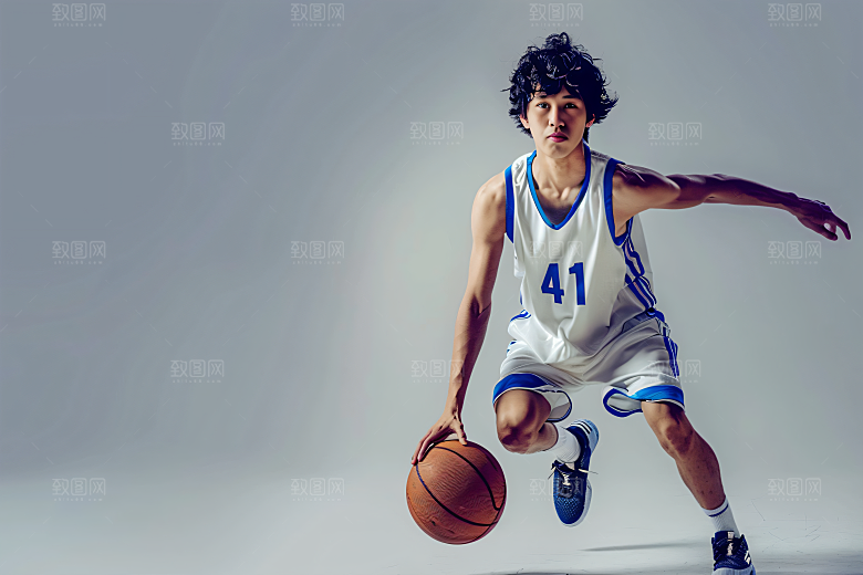 打篮球的人动感灌篮摄影图